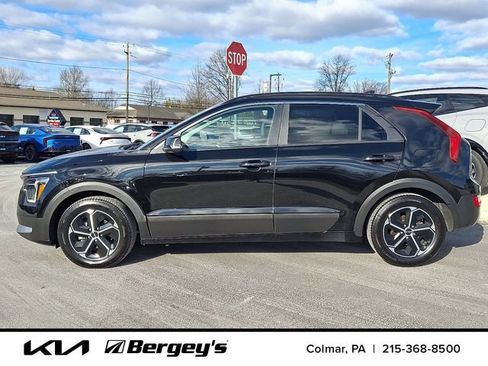 Used 2023 Kia Niro EX image 9