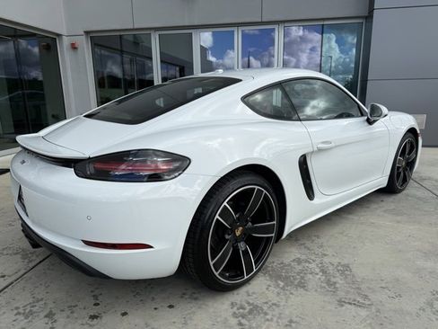 Used 2018 Porsche 718 Cayman image 2
