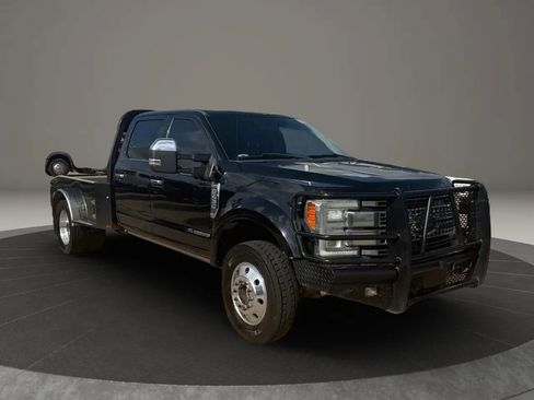 Used 2017 Ford F450 Platinum w/ Platinum Ultimate Package AWD/4WD image 3