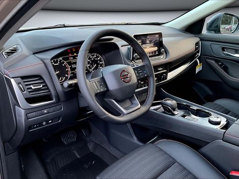 Used 2026 Nissan Rogue SV image 7