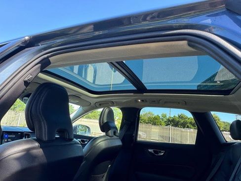 Used 2019 Volvo XC60 T5 Momentum w/ Premium Package image 17