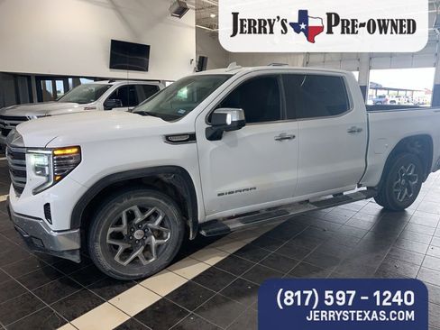 Used 2024 GMC Sierra 1500 SLT image 1