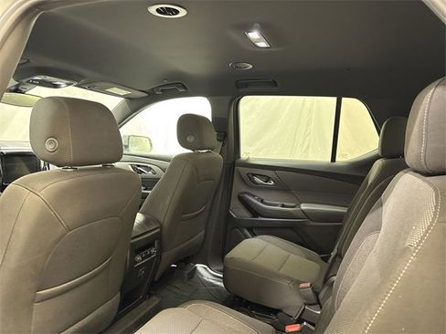 Used 2023 Chevrolet Traverse LT image 13