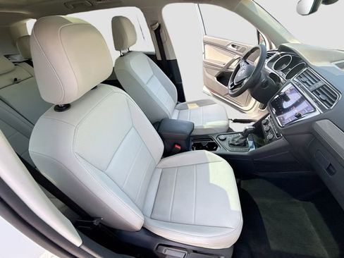 Used 2021 Volkswagen Tiguan SE AWD/4WD image 29