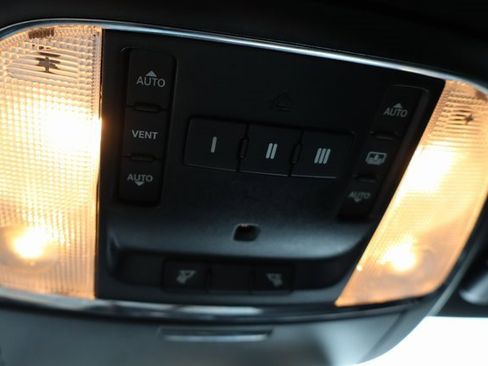 Used 2018 Chrysler 300 S w/ 300S Premium Group image 25