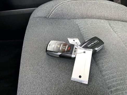 Used 2019 RAM 1500 Big Horn image 29