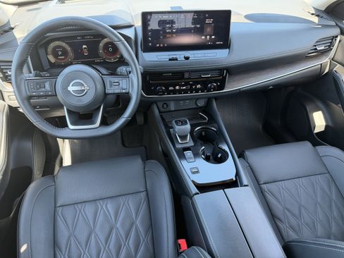 Used 2024 Nissan Rogue Platinum w/ Platinum Premium Package image 14