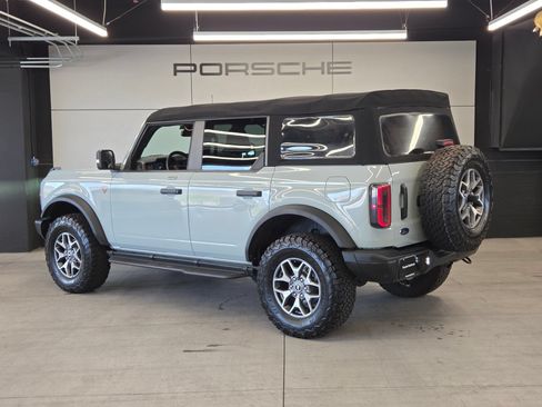Used 2022 Ford Bronco Badlands AWD/4WD image 3