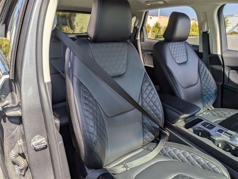 Used 2024 Ford Edge Titanium image 29