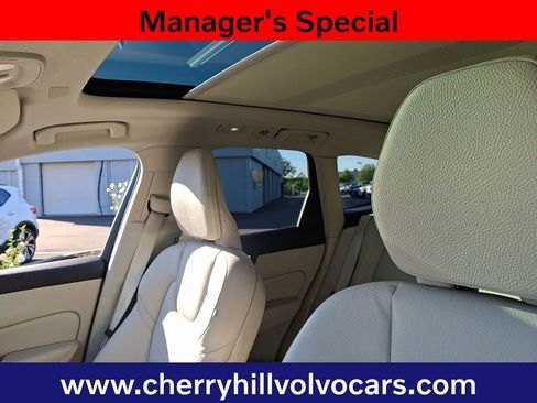Certified 2023 Volvo XC60 B5 Plus w/ Climate Package image 14
