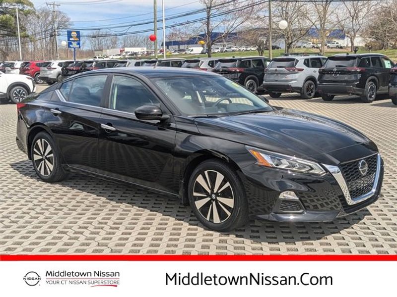 Certified 2022 Nissan Altima 2.5 SV image 1