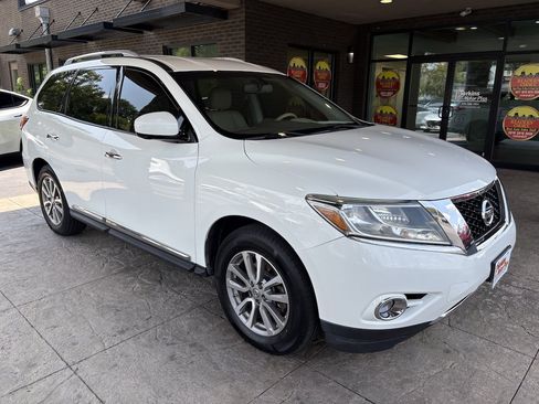 Used 2015 Nissan Pathfinder SL w/ SL Tech Package FWD image 4