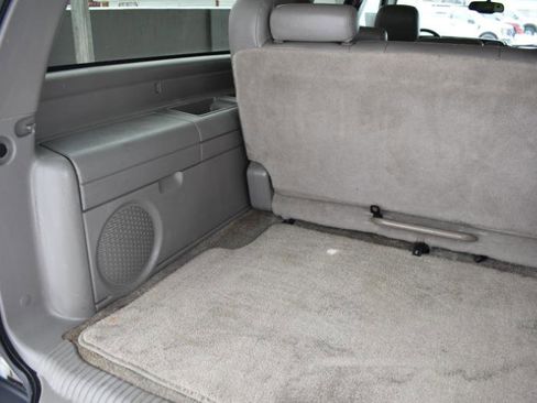 Used 2003 Chevrolet Suburban Z71 image 11