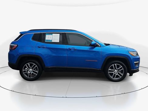 Used 2019 Jeep Compass Latitude w/ Popular Equipment Group FWD image 5