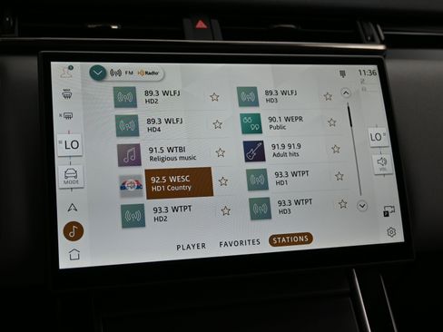 Certified 2025 Land Rover Range Rover Velar Dynamic SE image 13