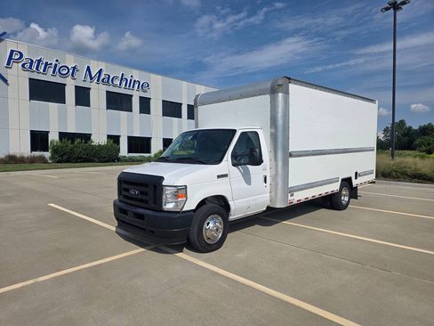 Used 2022 Ford E-350 and Econoline 350 Super Duty RWD image 12