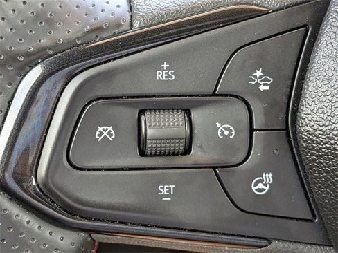 Certified 2025 Chevrolet Trax RS image 24