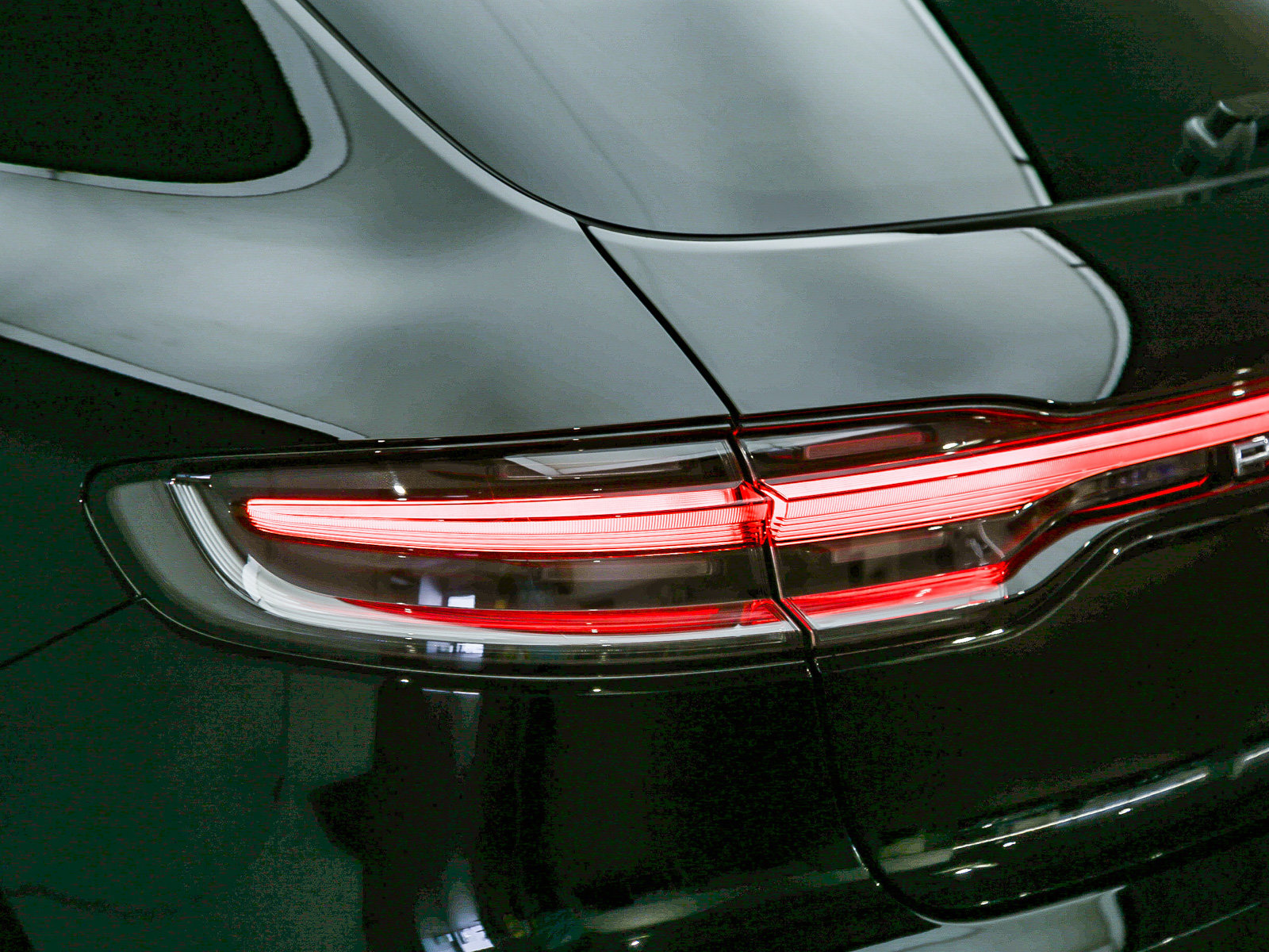 Certified 2026 Porsche Macan AWD/4WD image 15