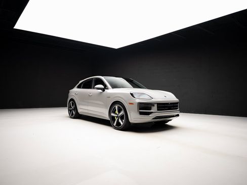 Used 2025 Porsche Cayenne Turbo image 85