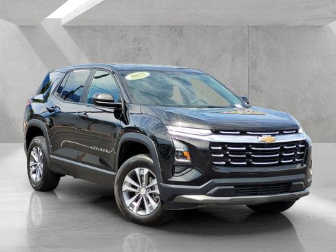 Used 2025 Chevrolet Equinox LT image 1