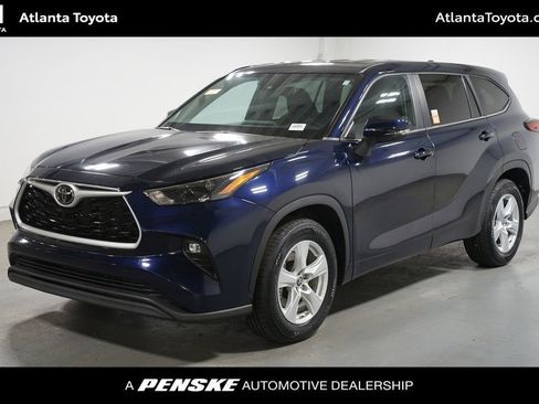 Used 2023 Toyota Highlander LE FWD image 1