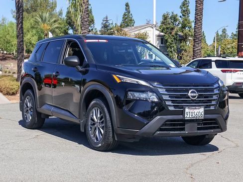 Used 2025 Nissan Rogue S AWD/4WD image 2