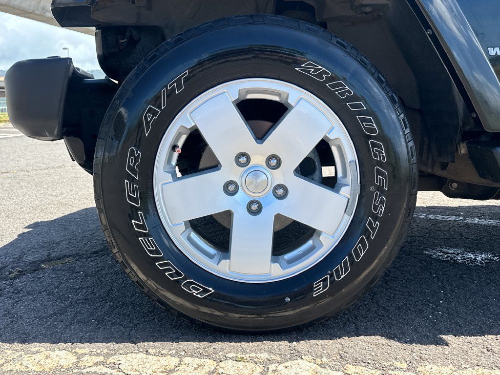 Used 2012 Jeep Wrangler Sahara w/ Connectivity Group AWD/4WD image 12