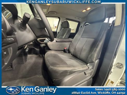 Used 2017 Nissan Titan SV AWD/4WD image 18