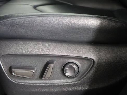 Used 2023 Toyota Highlander XLE FWD image 23