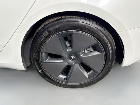 Used 2021 Tesla Model 3 Standard Range Plus image 36