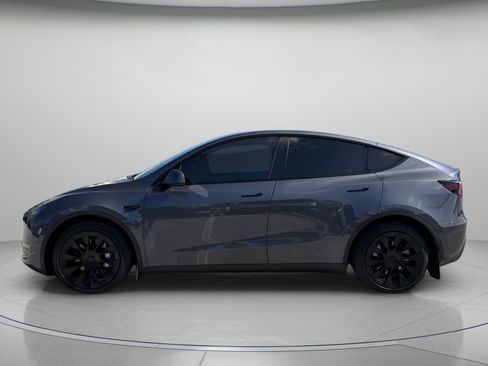 Used 2023 Tesla Model Y Long Range AWD/4WD image 5
