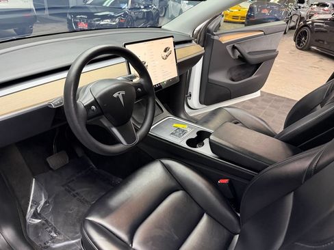 Used 2023 Tesla Model Y Long Range AWD/4WD image 28