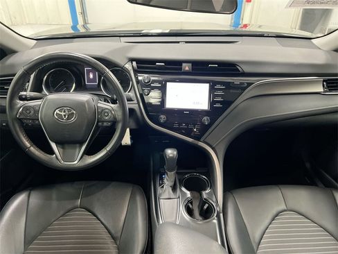 Used 2020 Toyota Camry SE image 10