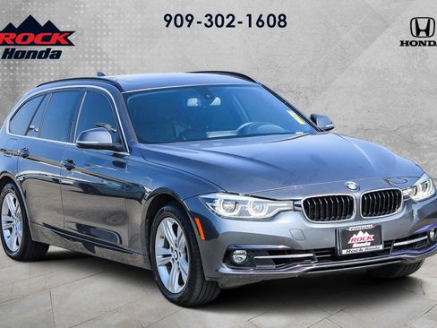 Used 2018 BMW 330i xDrive Wagon image 3