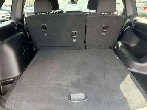 Used 2024 Jeep Grand Cherokee Laredo w/ Luxury Tech Group I AWD/4WD image 10