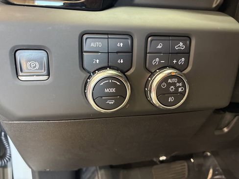 Used 2025 GMC Sierra 2500 AT4X w/ AT4X AEV Edition AWD/4WD image 25