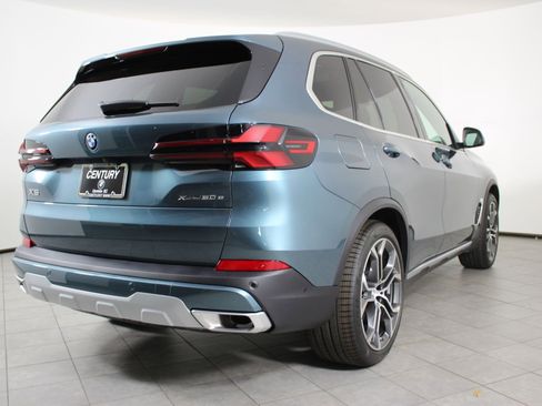 New 2026 BMW X5 xDrive50e image 9