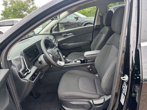Used 2025 Kia Sportage LX image 25