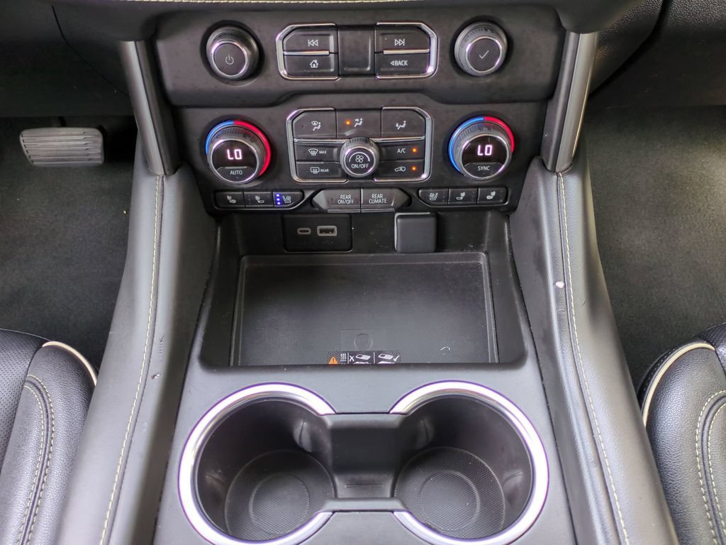 Used 2024 Chevrolet Suburban Premier RWD image 24