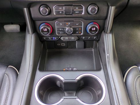 Used 2024 Chevrolet Suburban Premier RWD image 24