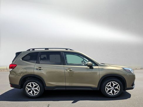 Used 2024 Subaru Forester Premium AWD/4WD image 6