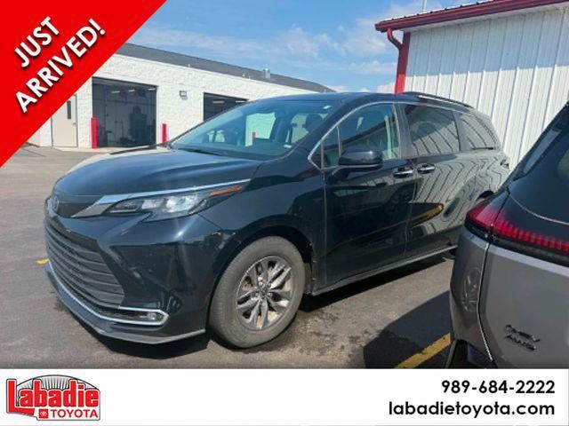 Certified 2024 Toyota Sienna XLE FWD image 1