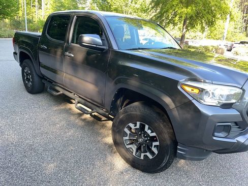 Used 2022 Toyota Tacoma SR w/ SR Convenience Package RWD image 8