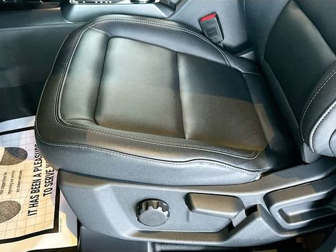 Used 2025 Ford Bronco Badlands image 16