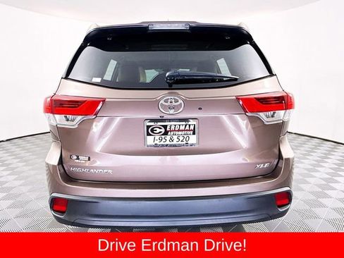 Used 2019 Toyota Highlander XLE FWD image 22