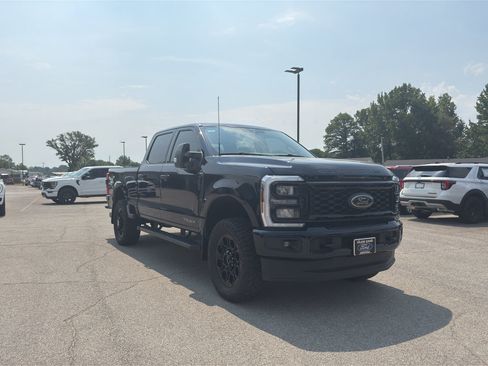 Used 2025 Ford F250 Lariat w/ Black Appearance Package AWD/4WD image 7