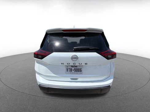 Used 2025 Nissan Rogue SV FWD image 5
