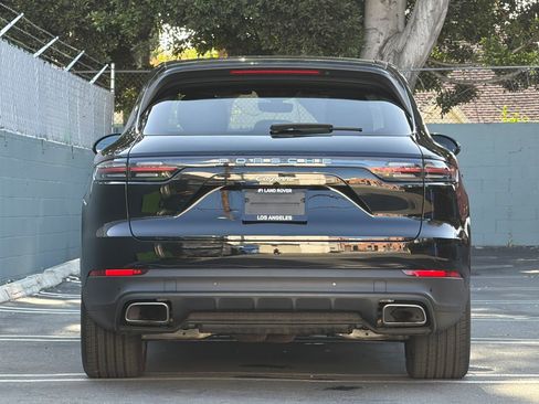 Used 2023 Porsche Cayenne AWD/4WD image 10