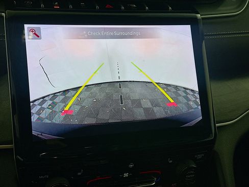 Used 2023 Jeep Grand Cherokee L Limited image 23