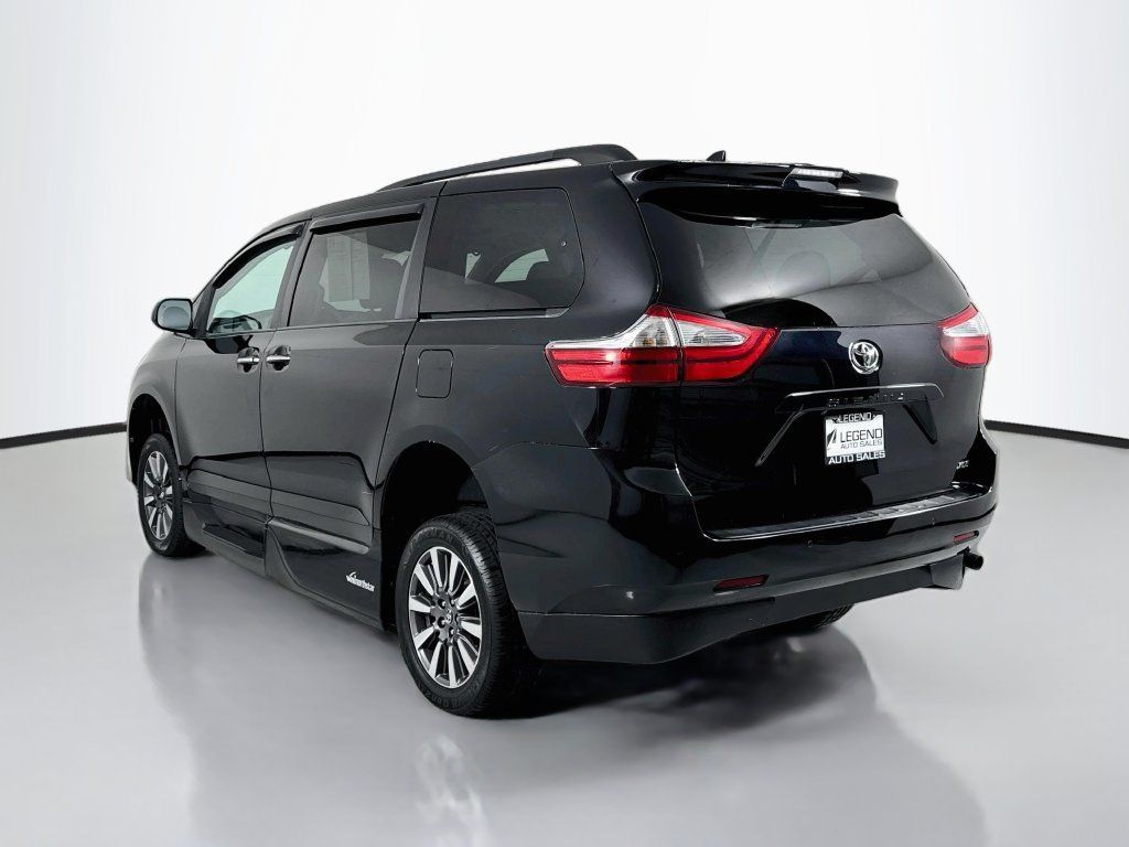 Used 2018 Toyota Sienna Limited FWD image 8